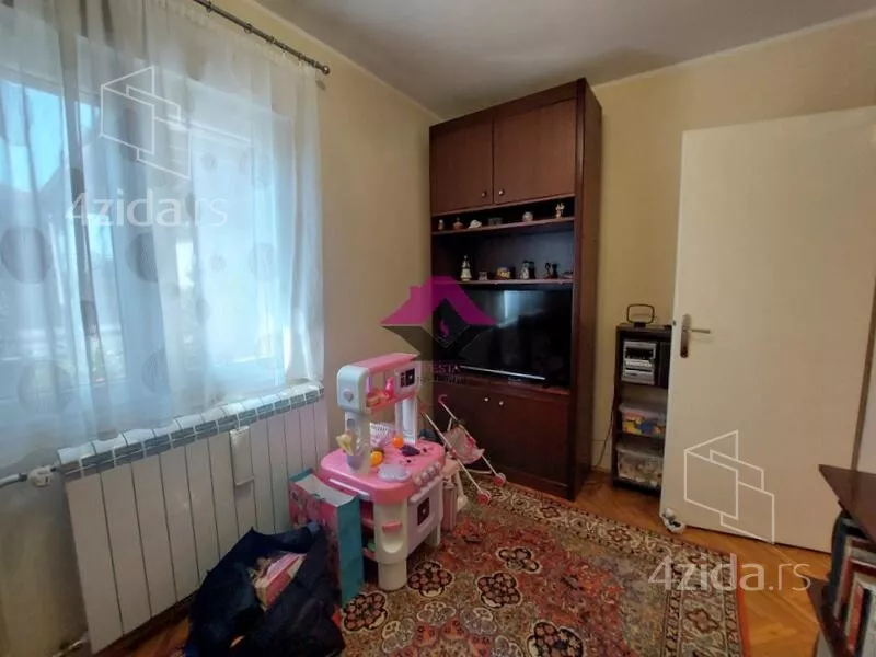 Petoiposoban stan | 4zida