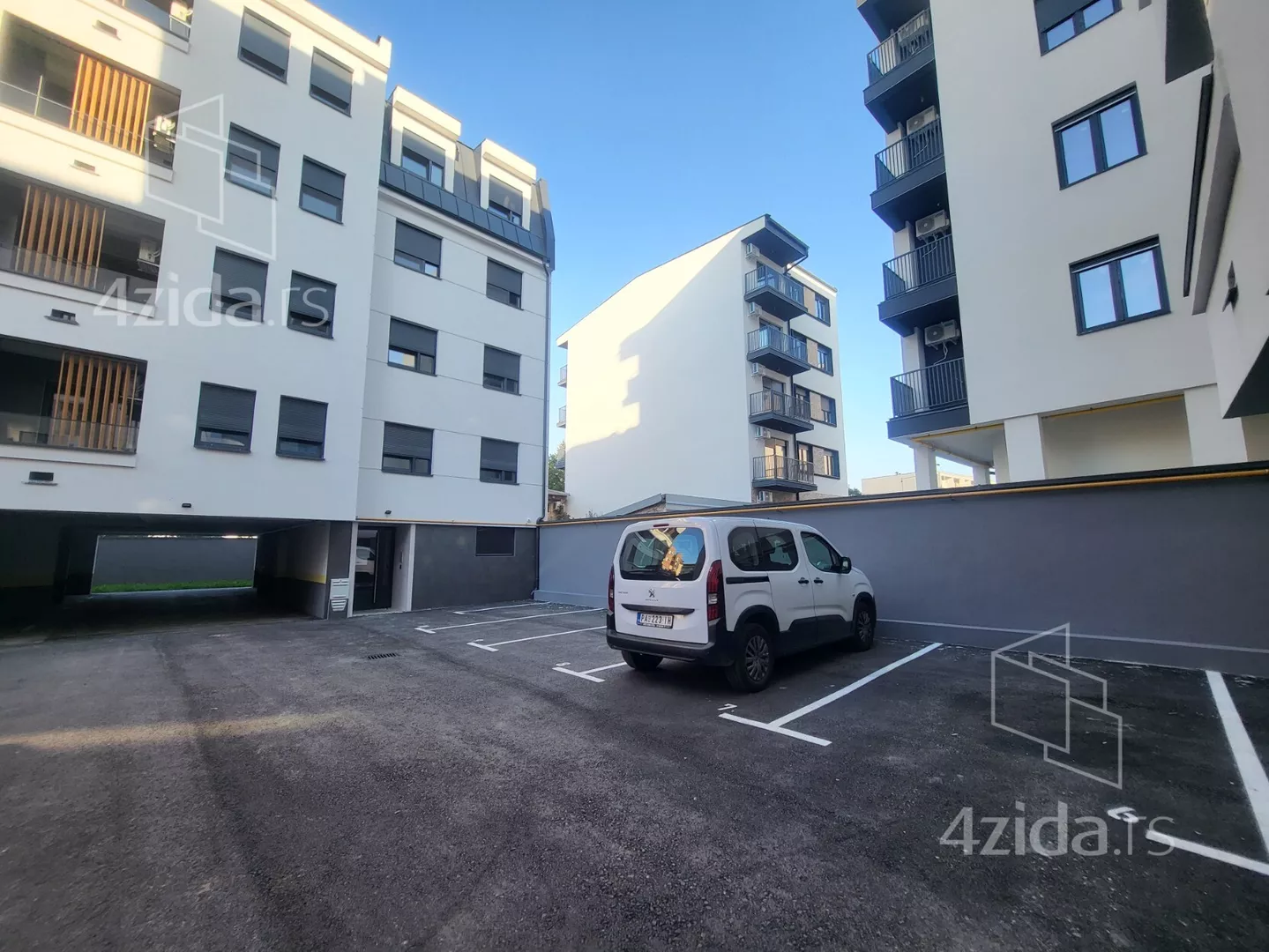 Parking | 4zida
