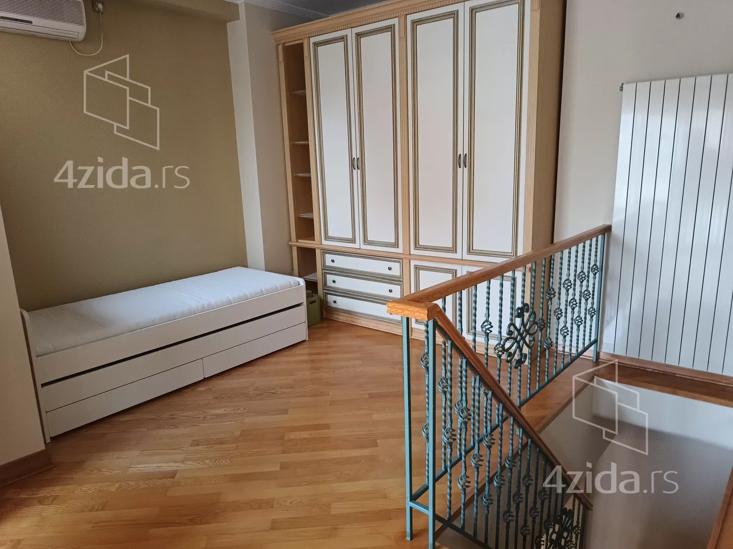 Četvoroiposoban stan | 4zida