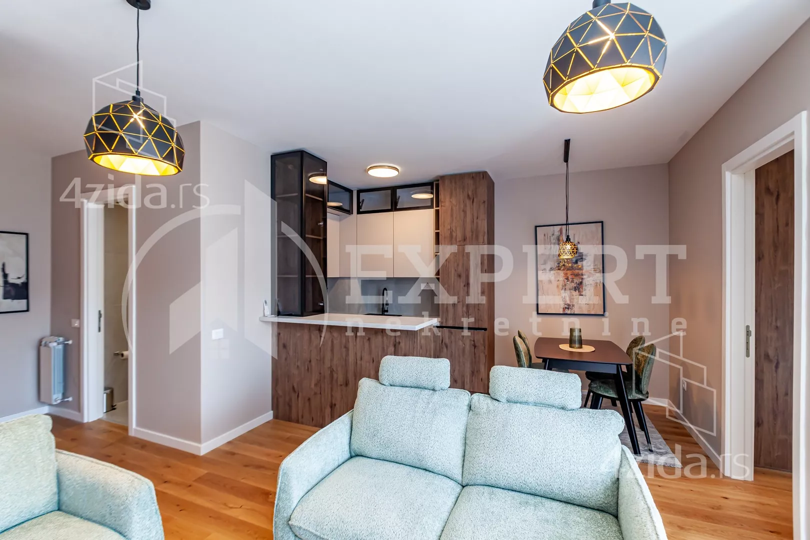 Jednoiposoban stan | 4zida