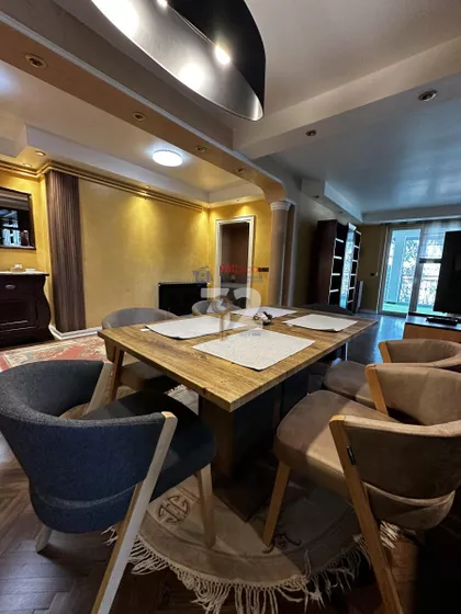 Jovana Marinovića | 4zida.rs