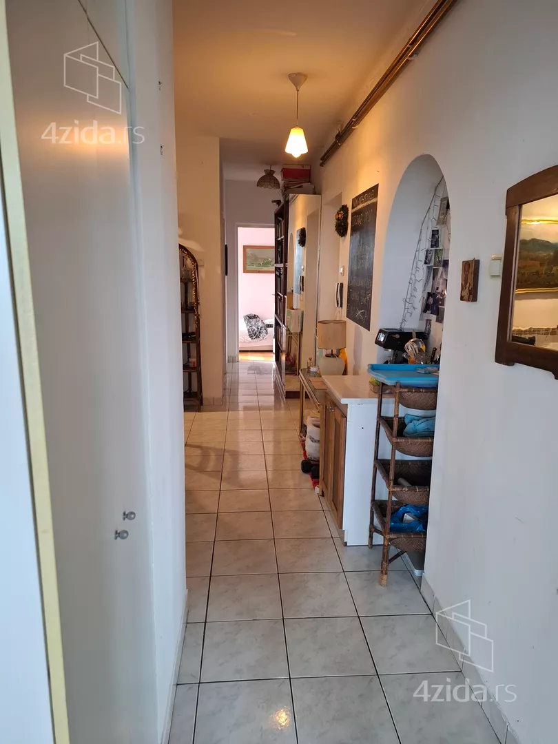 Troiposoban stan | 4zida