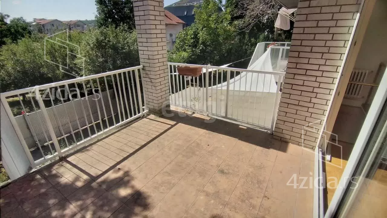 Šestosoban stan | 4zida