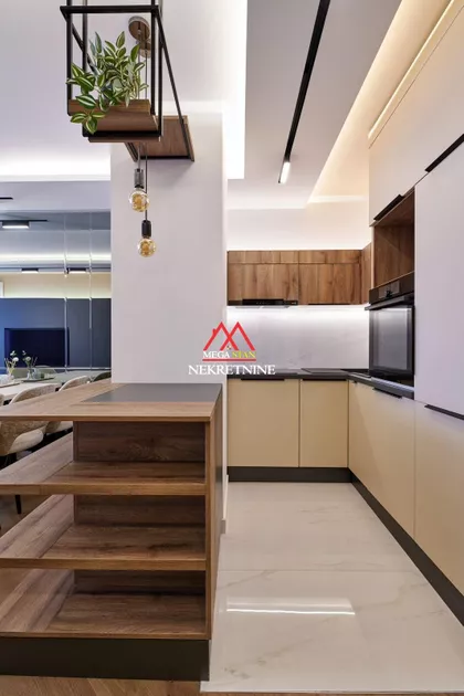 Lasla Gala | 4zida.rs