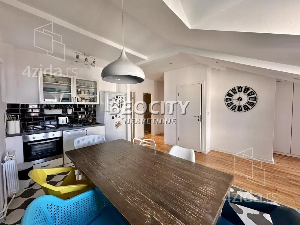 Sedmosoban stan | 4zida