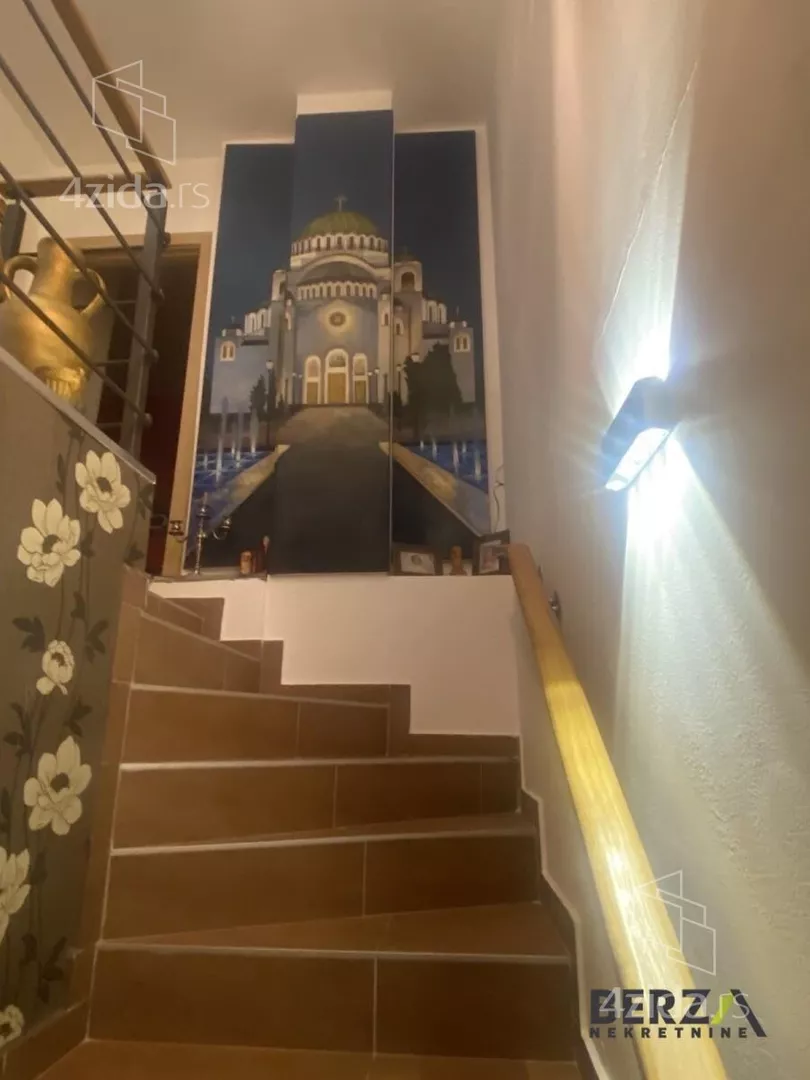 Četvoroiposoban stan | 4zida