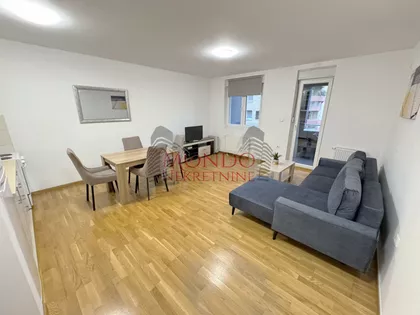 Crveni Pevac | 4zida.rs