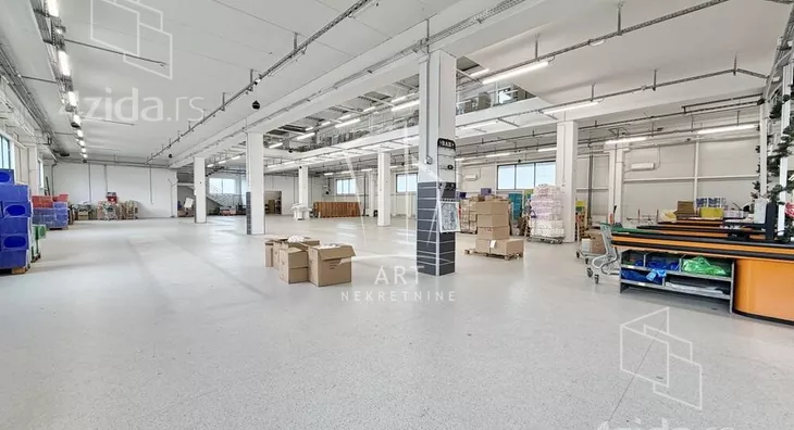 Poslovna zgrada | 4zida