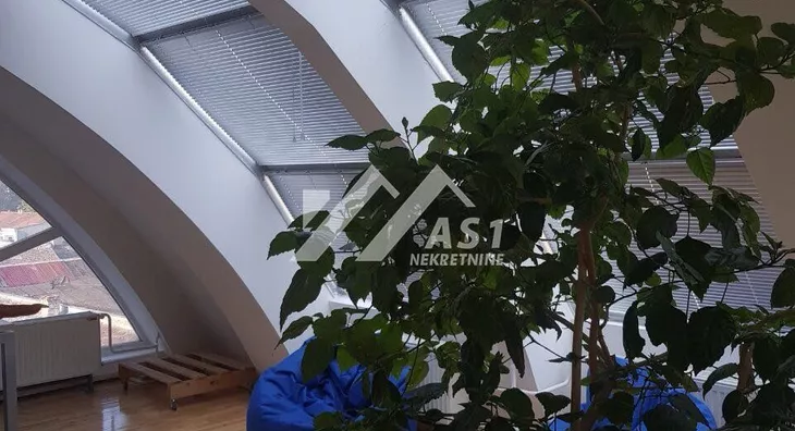 Šestoiposoban stan | 4zida
