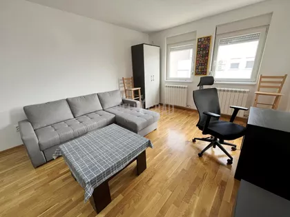 Surčinska | 4zida.rs