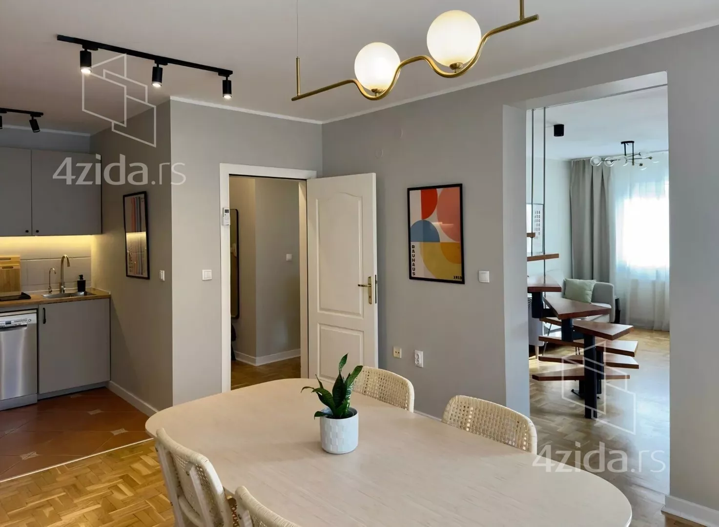 Troiposoban stan | 4zida