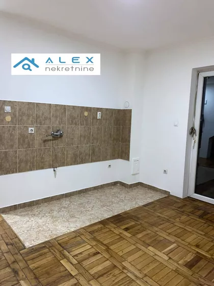 Milana Savića | 4zida.rs