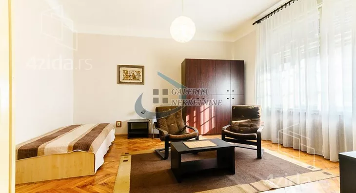 Četvoroiposoban stan | 4zida