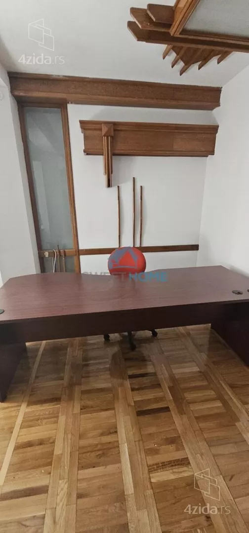 Poslovna zgrada | 4zida