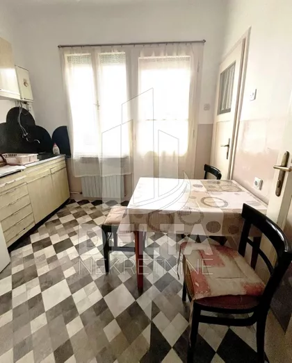 Crveni Pevac | 4zida.rs