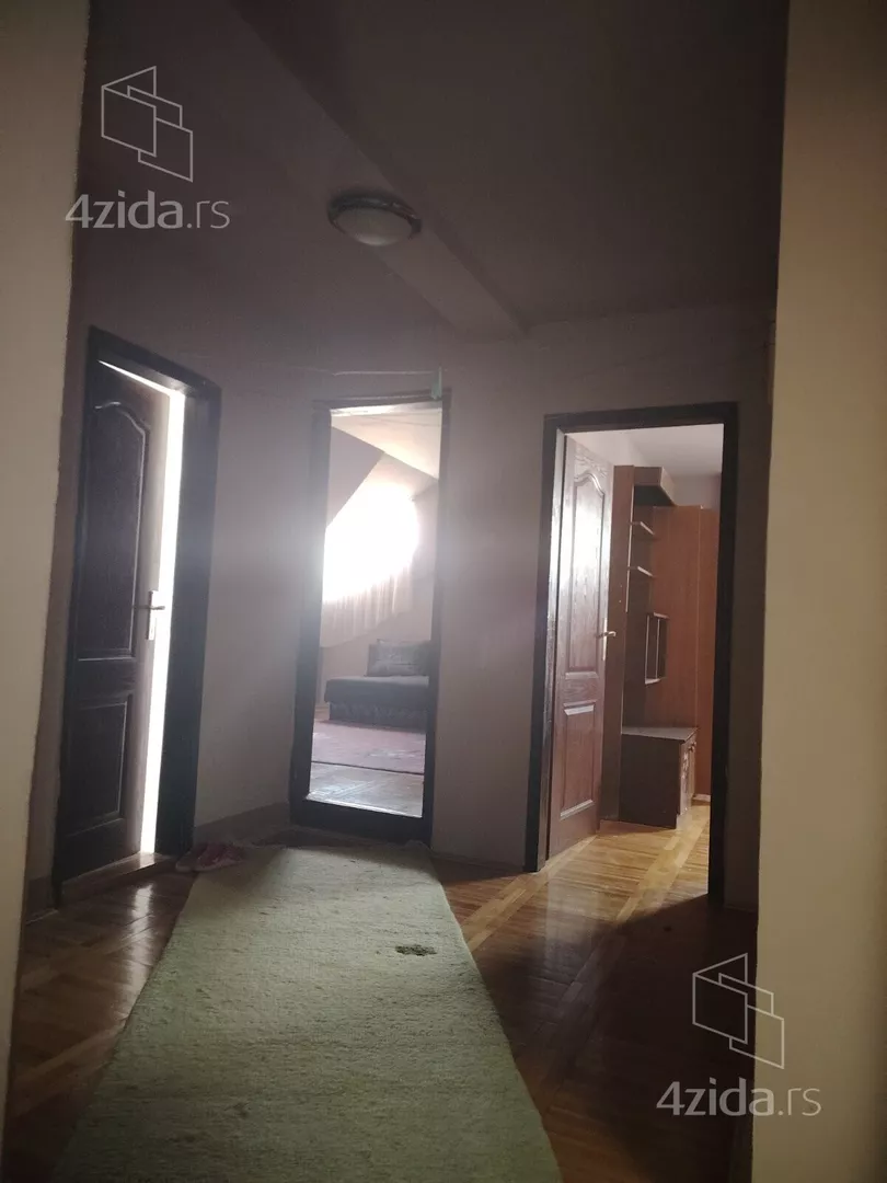Četvoroiposoban stan | 4zida