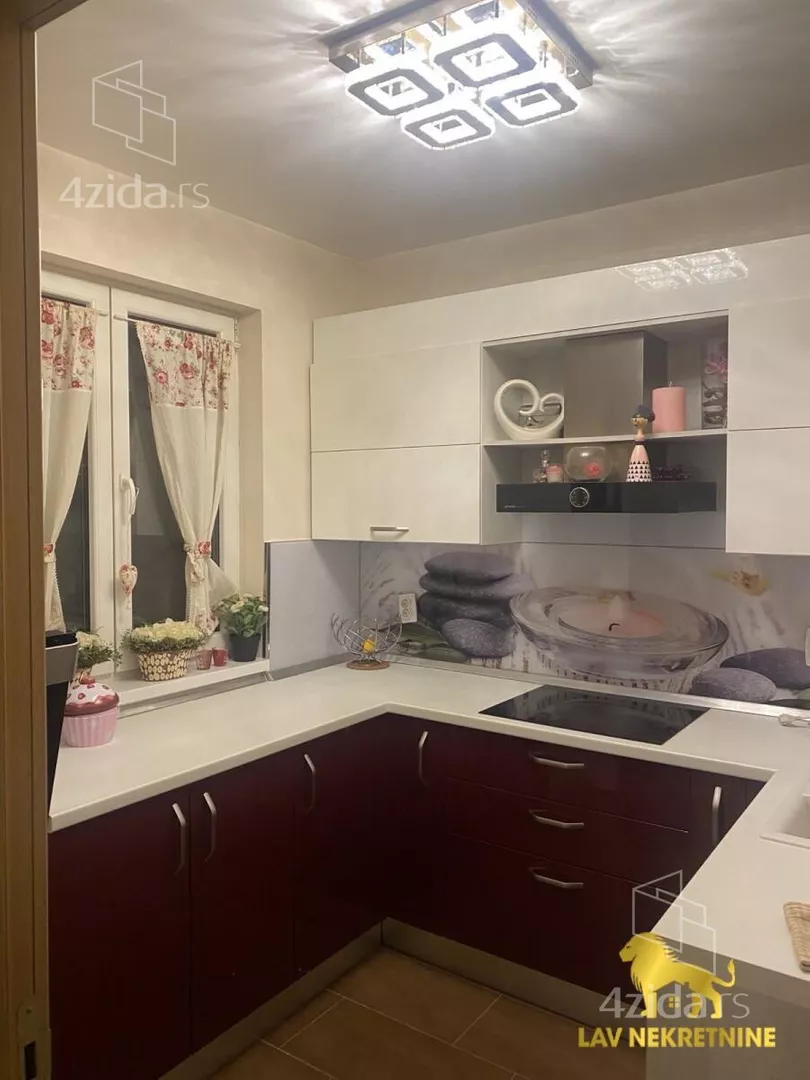 Četvoroiposoban stan | 4zida