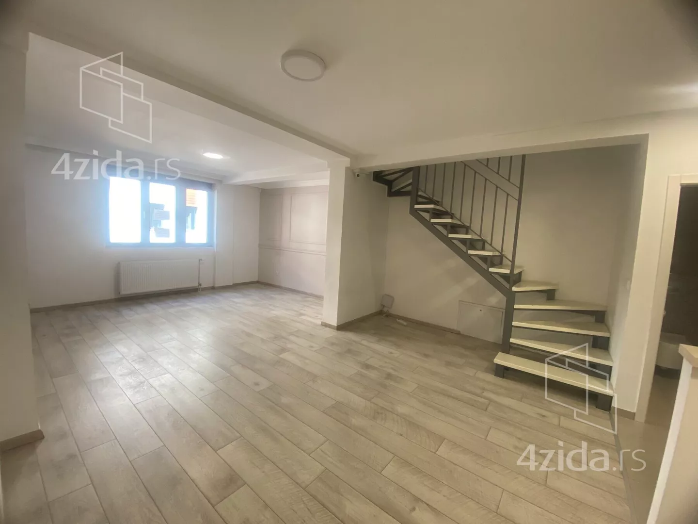 Četvoroiposoban stan | 4zida
