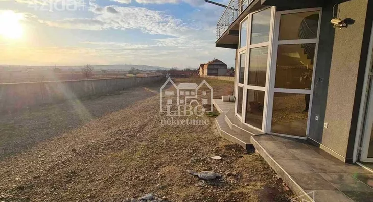 Poslovna zgrada | 4zida