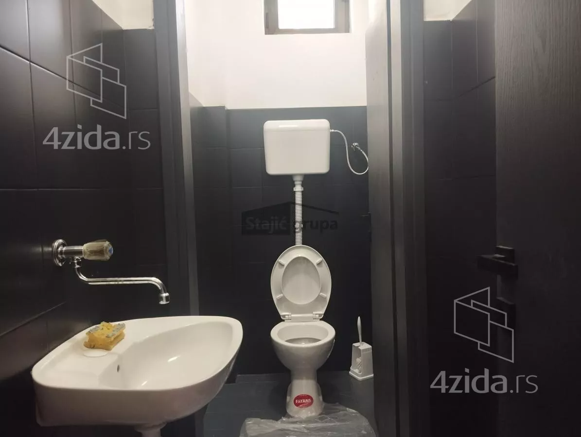 Poslovna zgrada | 4zida