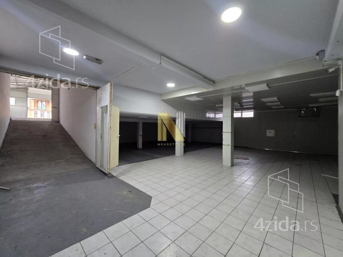 Poslovna zgrada | 4zida