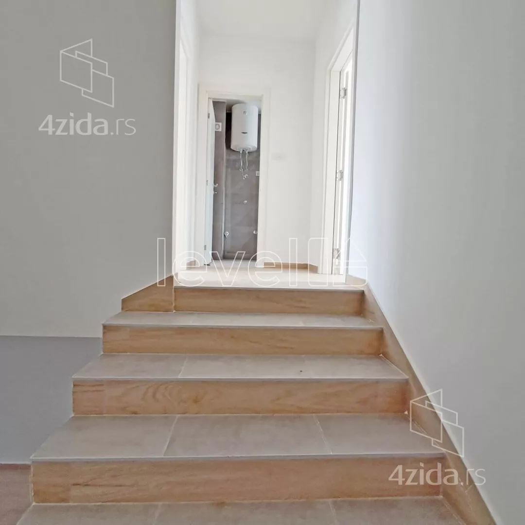 Šestosoban stan | 4zida