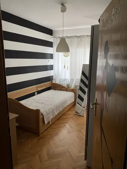 Nade Tomić | 4zida.rs