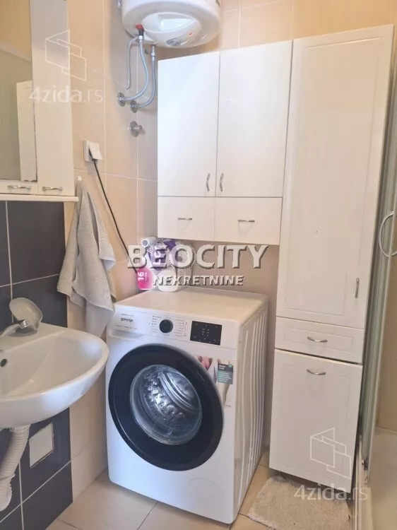 Četvoroiposoban stan | 4zida