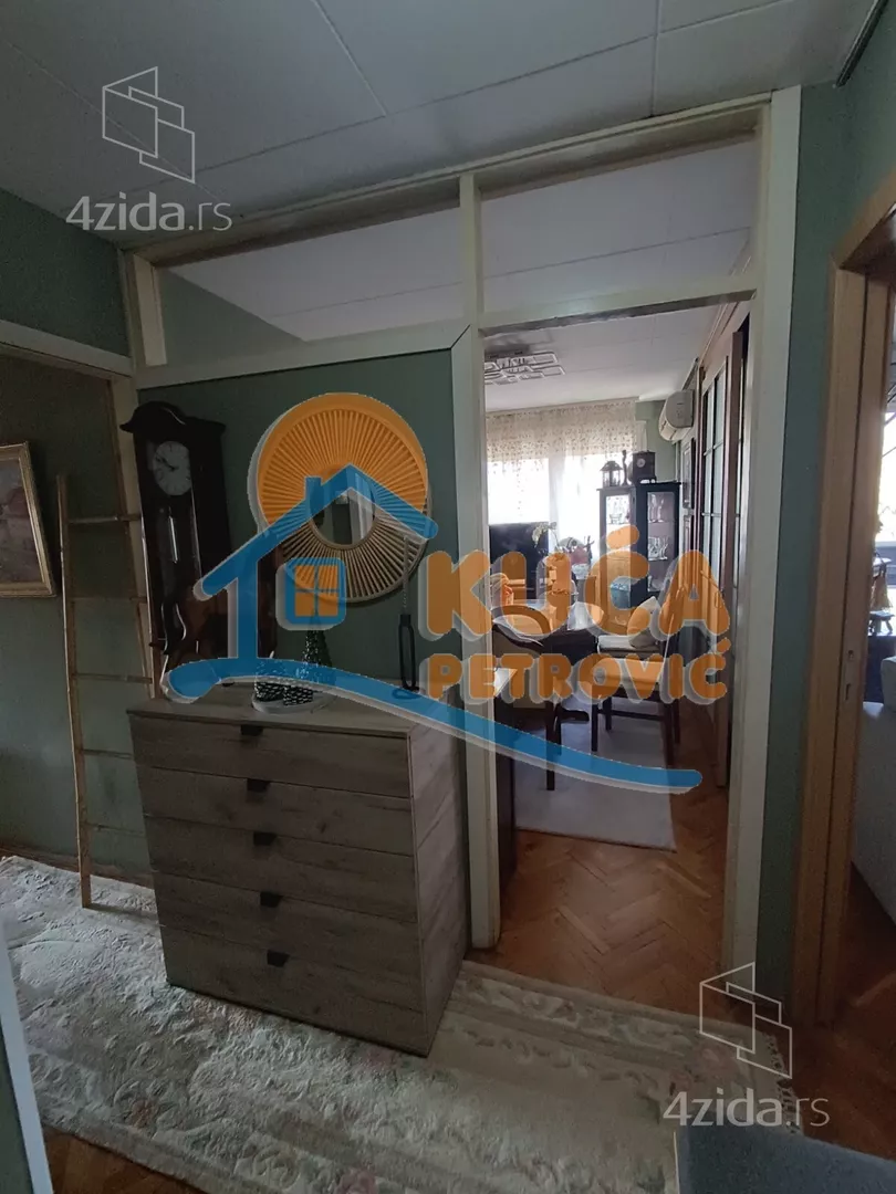 Troiposoban stan | 4zida