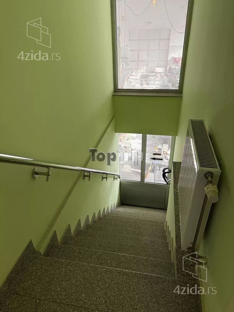 Poslovna zgrada | 4zida