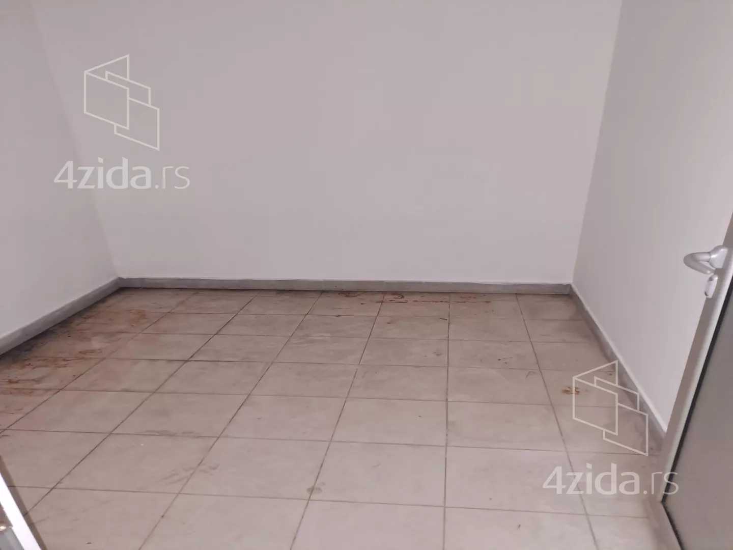 Poslovna zgrada | 4zida