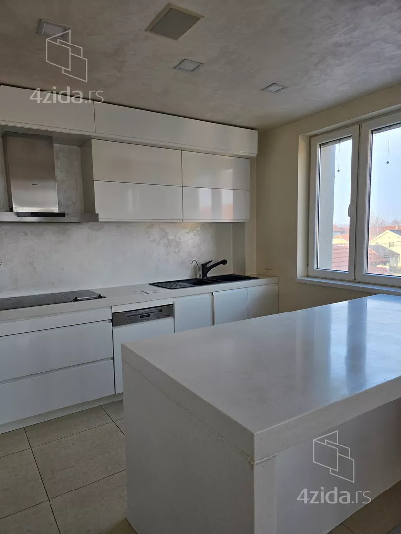 Šestosoban stan | 4zida