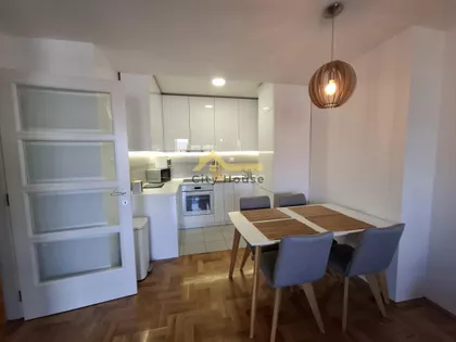 Crveni Pevac | 4zida.rs