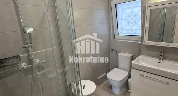 Šestoiposoban stan | 4zida