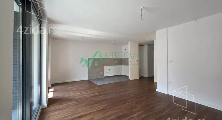 Šestosoban stan | 4zida