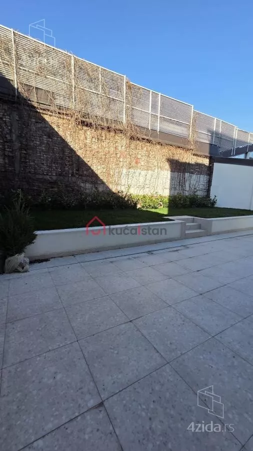 Četvoroiposoban stan | 4zida