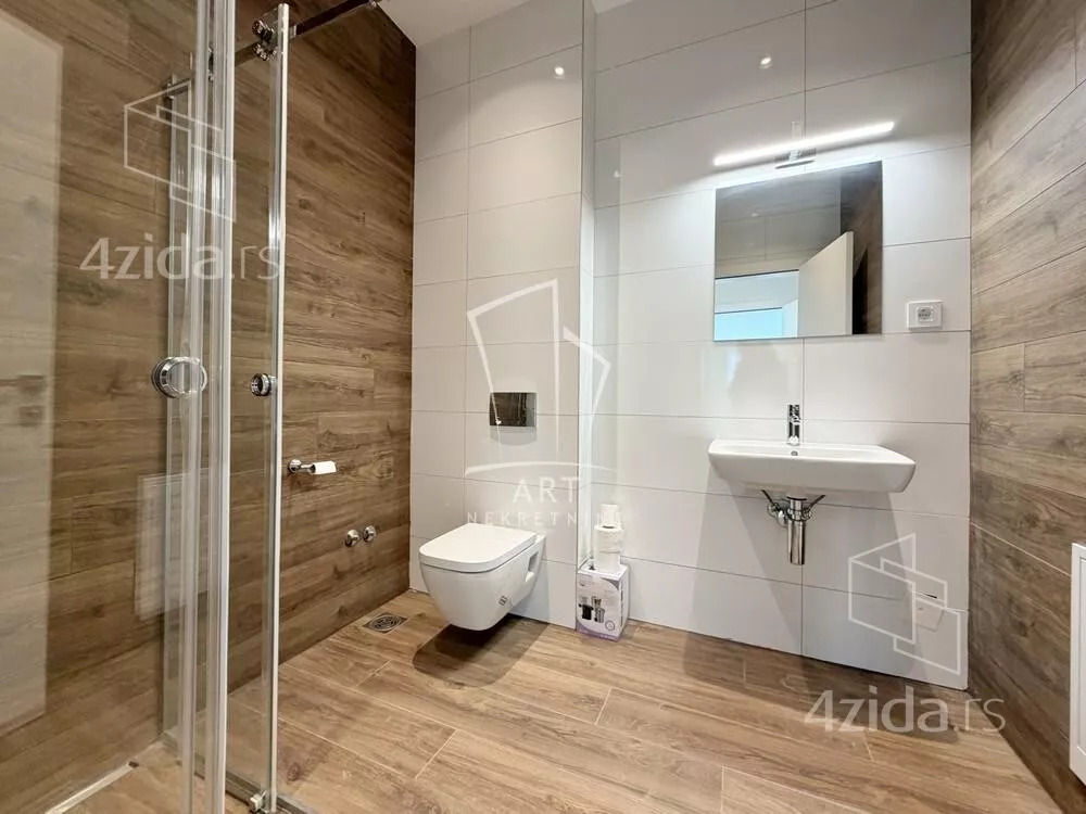 Poslovna zgrada | 4zida