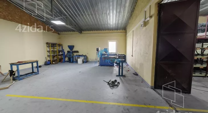 Poslovna zgrada | 4zida