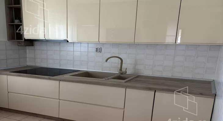 Šestosoban stan | 4zida