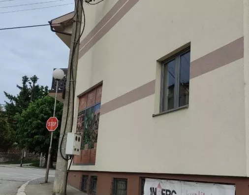 Poslovna zgrada | 4zida