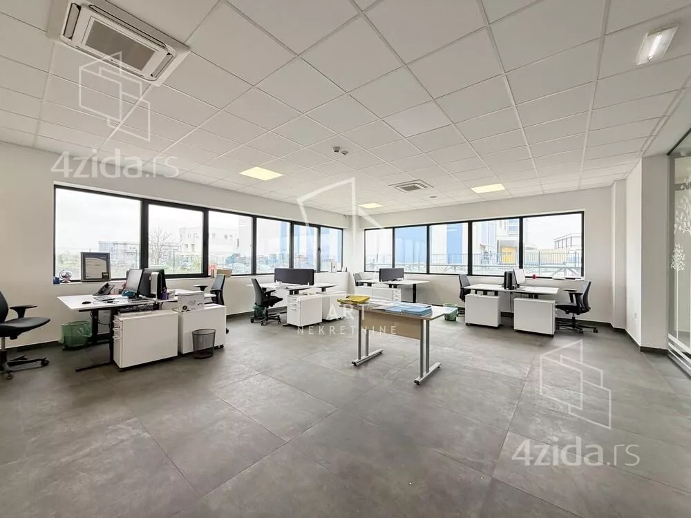 Poslovna zgrada | 4zida