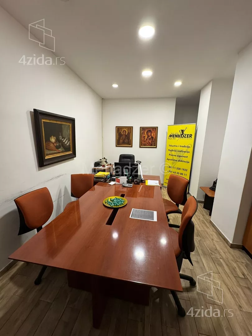 Poslovna zgrada | 4zida