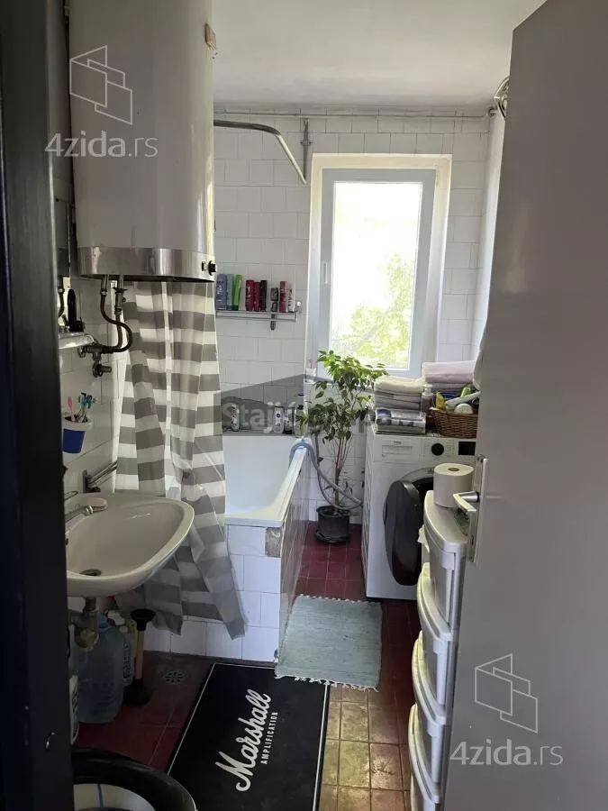 Četvoroiposoban stan | 4zida