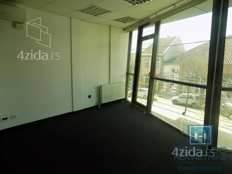 Poslovna zgrada | 4zida