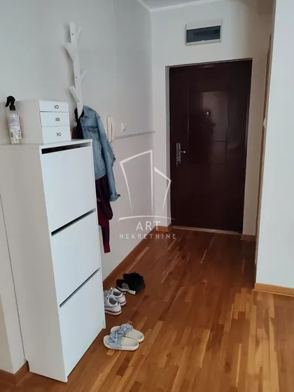 Davorina Jenka | 4zida.rs