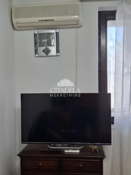 17. oktobra | 4zida.rs