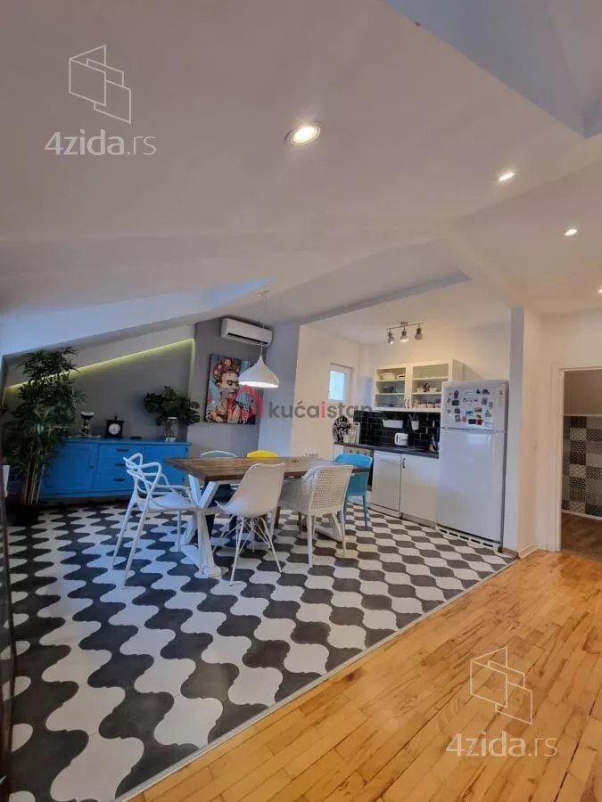 Sedmosoban stan | 4zida