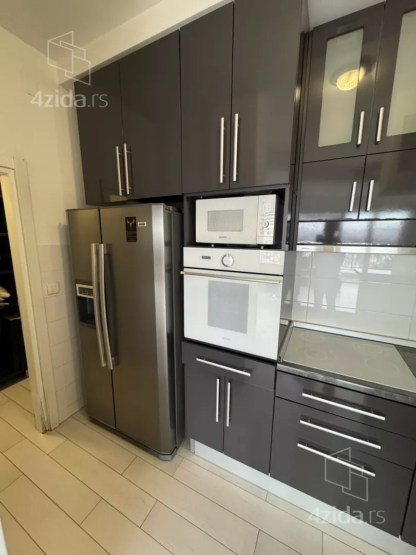 Četvoroiposoban stan | 4zida