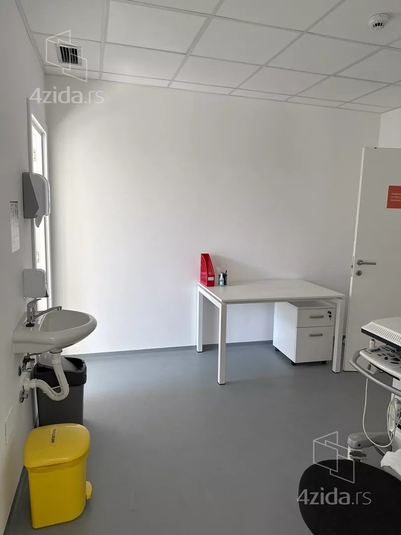 Poslovna zgrada | 4zida