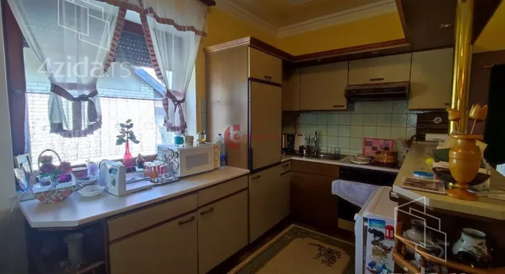 Poslovna zgrada | 4zida